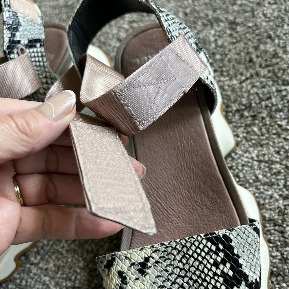 Sorel Kinetic™ Leather Sandal - Women's 7.5 - Mauve Vapor Snakeskin - Picture 10 of 11